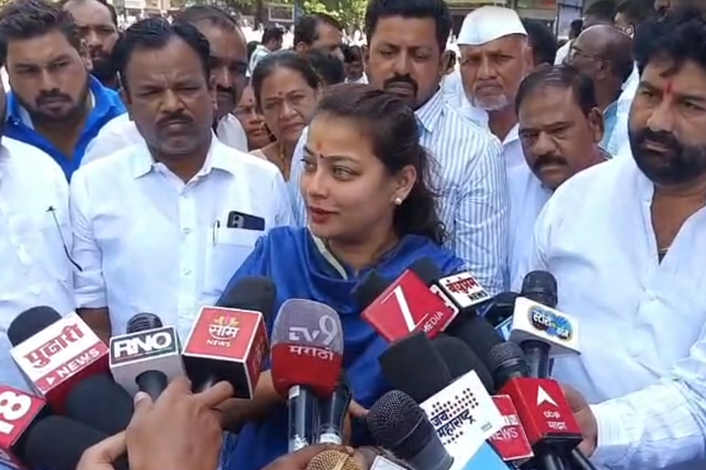 आंबेडकर जयंतीनिमित्त सोलापुरात प्रणिती शिंदेंकडून अभिवादन; केंद्र सरकारवर टीका 